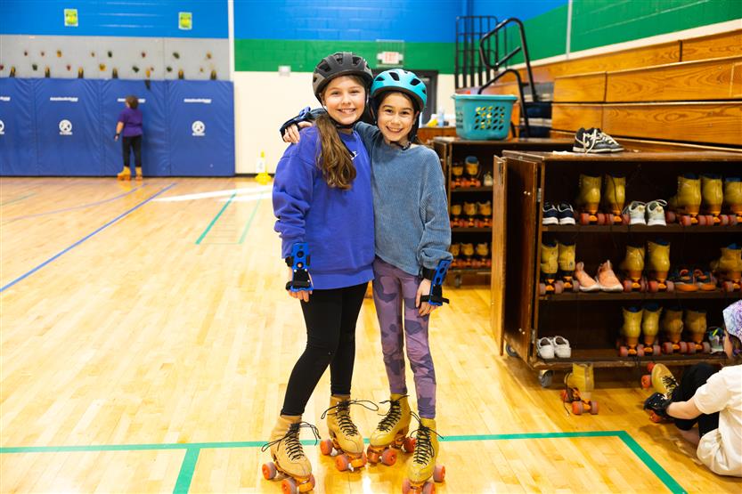 Lipscomb Elementary students skate in PE